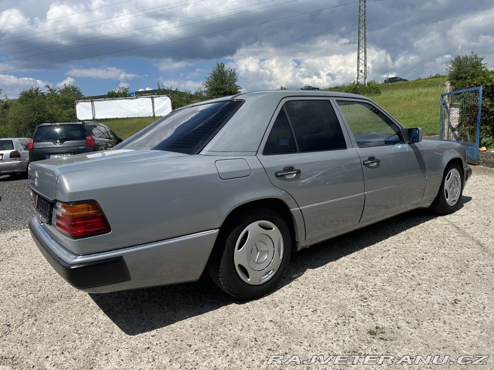 Mercedes-Benz 260 260E W124 1991
