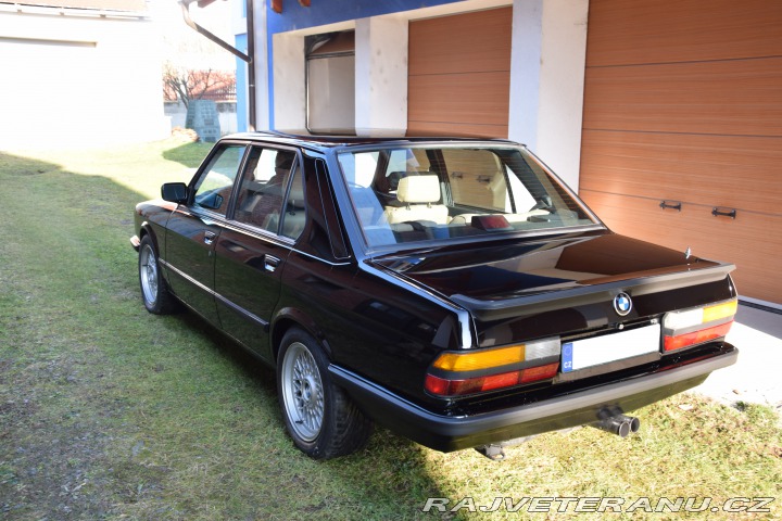BMW M5 E28 M5 1988
