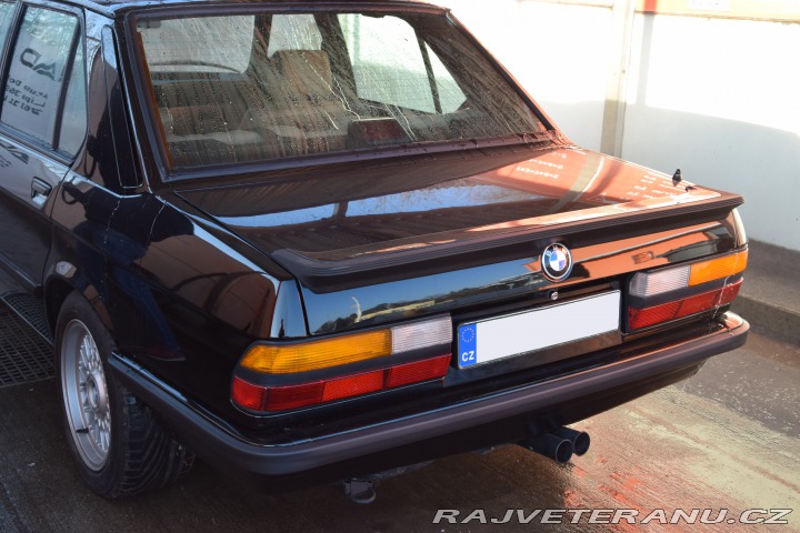 BMW M5 E28 M5 1988
