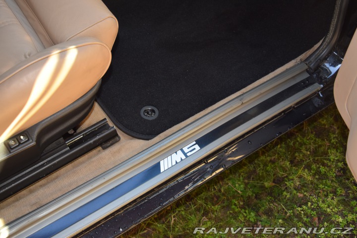BMW M5 E28 M5 1988