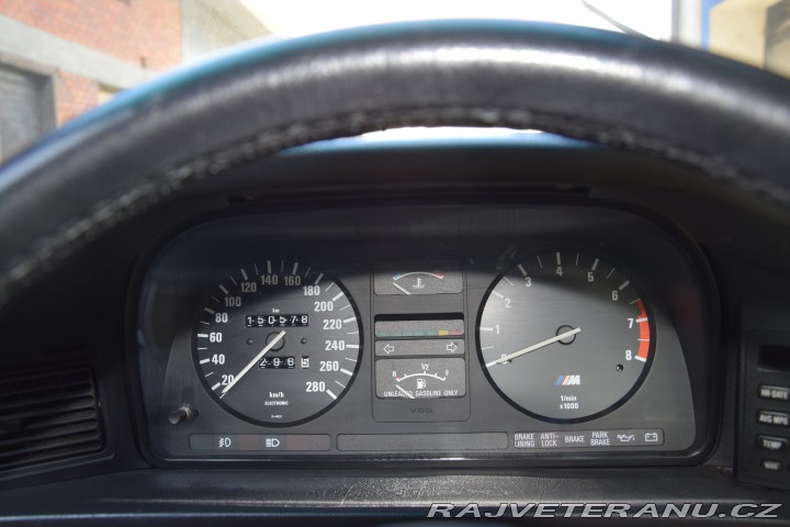 BMW M5 E28 M5 1988
