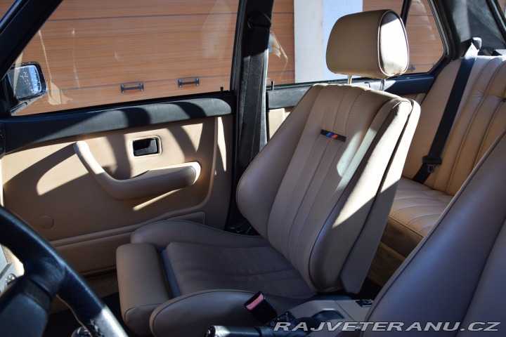 BMW M5 E28 M5 1988