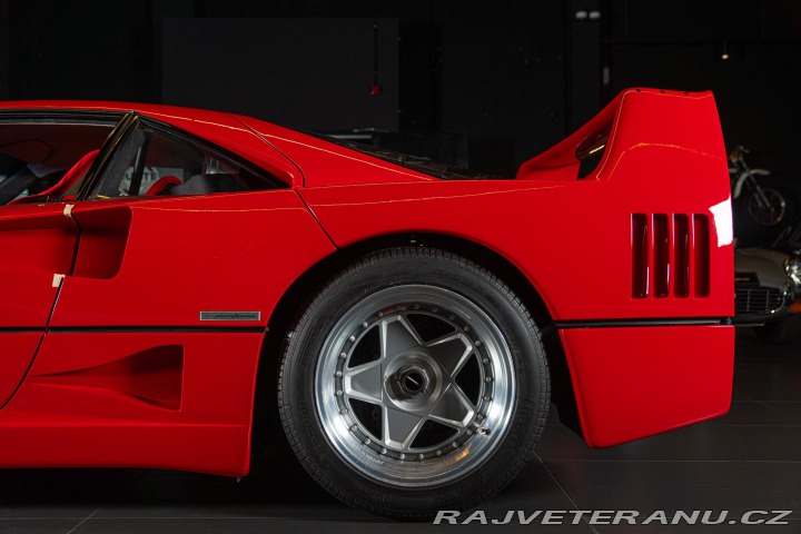 Ferrari F40 1990