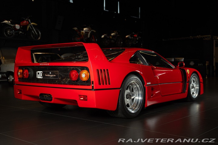 Ferrari F40 1990