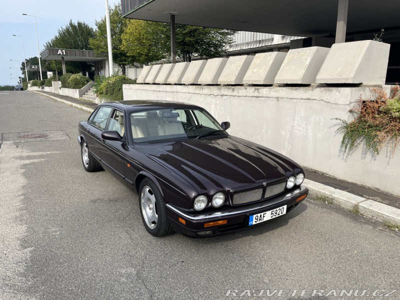 Jaguar XJR X300
