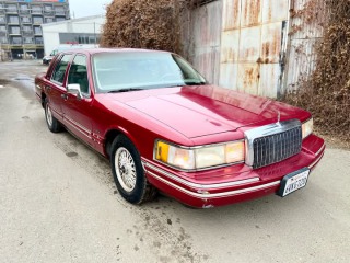 Lincoln Town Car Signature series 1994