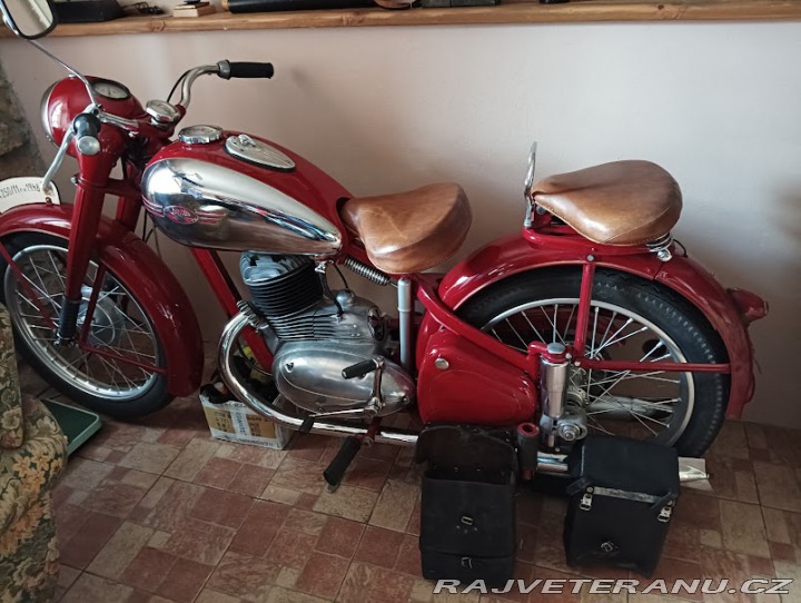 Jawa 250 Pérák Zbrojovka 1948