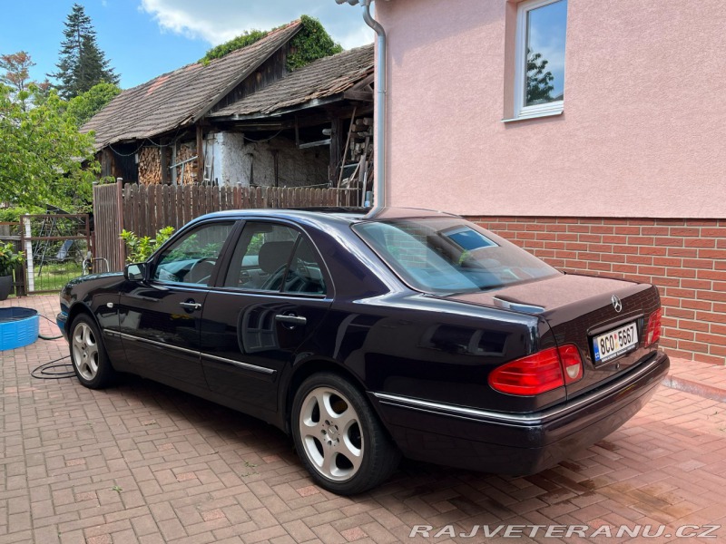 Mercedes-Benz E W210