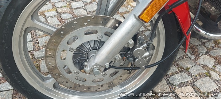 Honda VF 700C Supermagna 1987