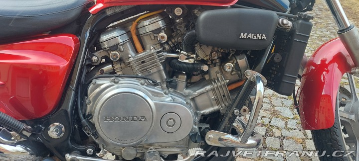 Honda VF 700C Supermagna 1987