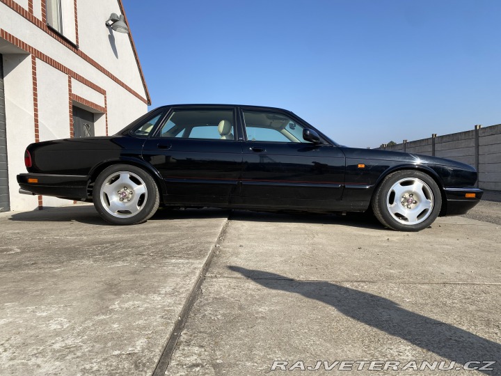 Jaguar XJR ***LHD Manual*** 1995