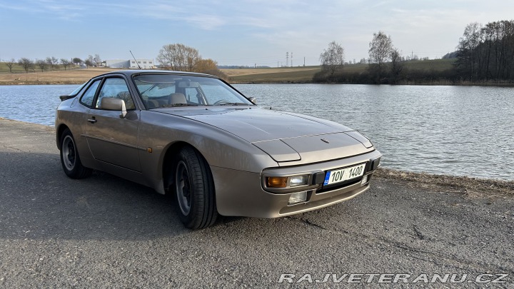 Porsche 944 1983