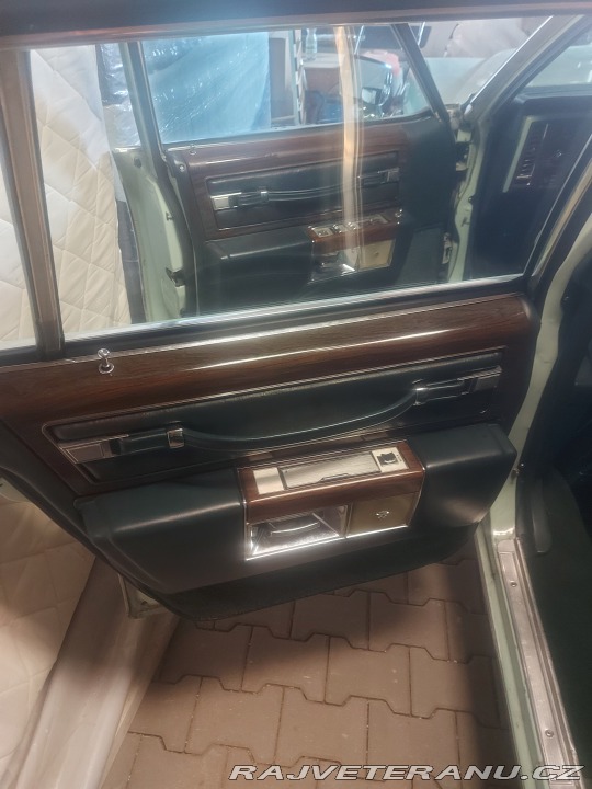 Cadillac DeVille sedan 1978