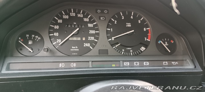 BMW 3 316i / e30 / 4dv 1990