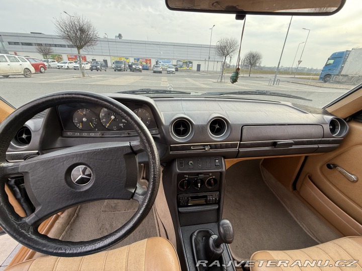 Mercedes-Benz 200 w124 200D 1980