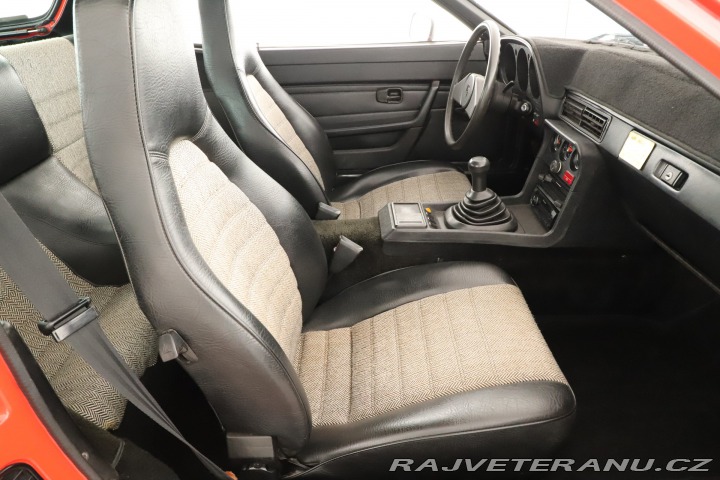 Porsche 924 1977