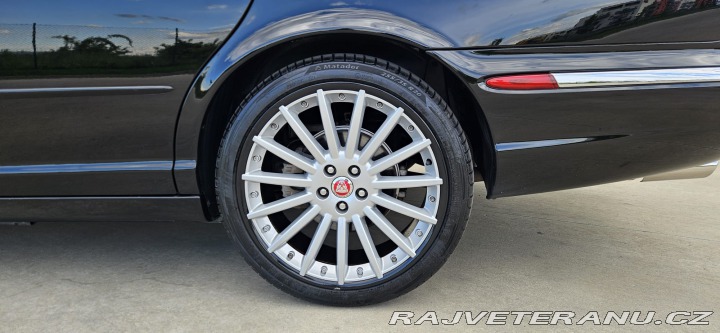 Jaguar XJ XJ 8 L 4.2 V8 2005