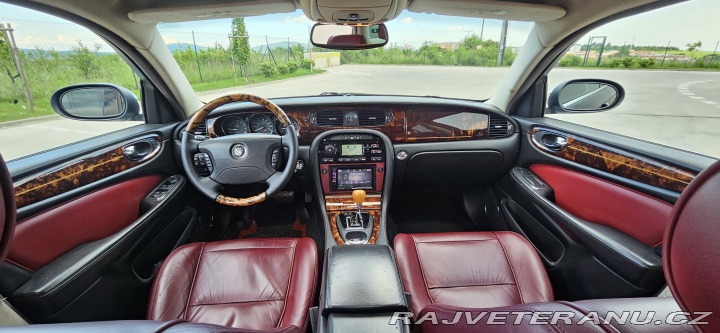 Jaguar XJ XJ 8 L 4.2 V8 2005