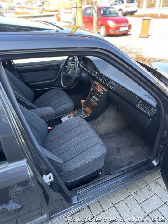 Mercedes-Benz 230 W124 1985