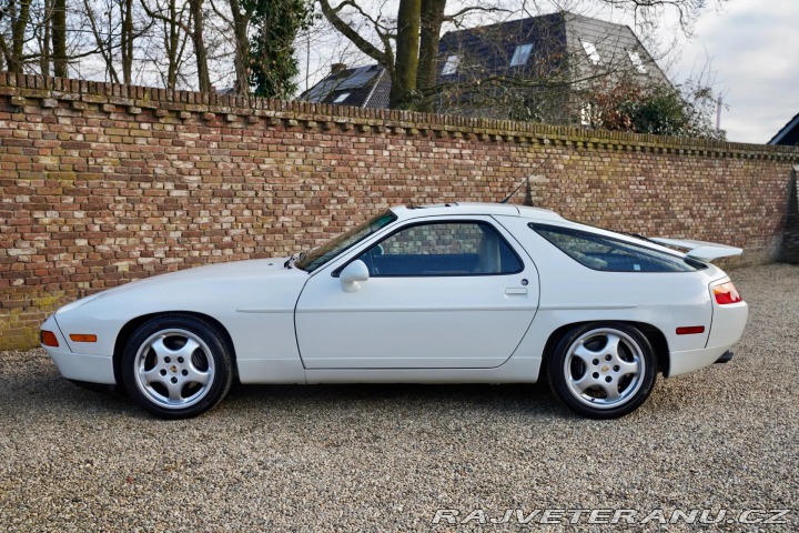 Porsche 928 S4 “Grandprix Weiß” 1990