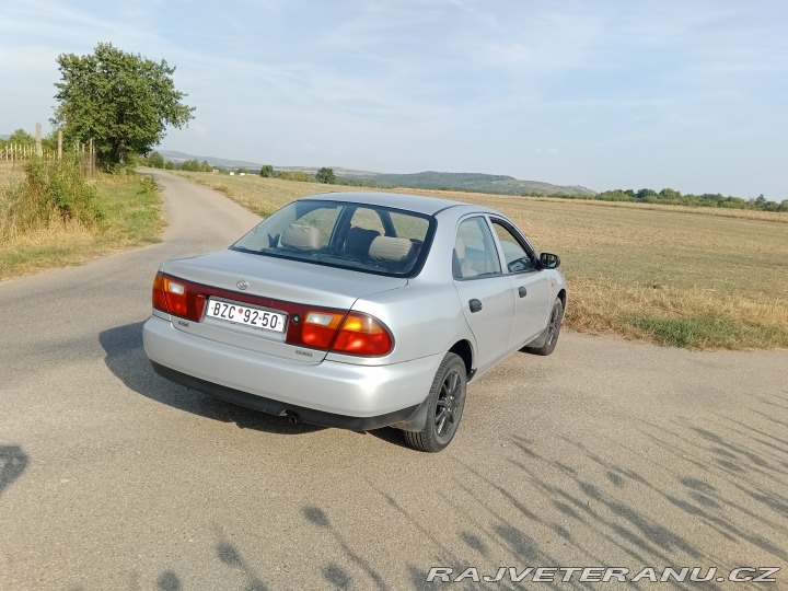 Mazda 323  1996