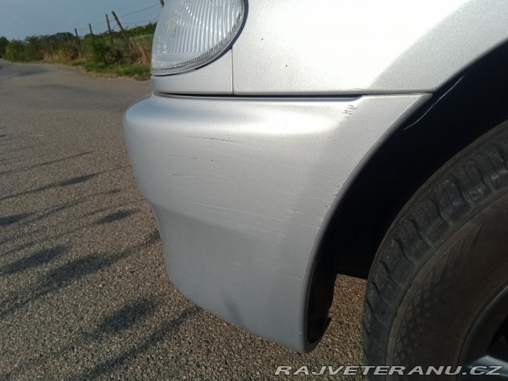 Mazda 323  1996