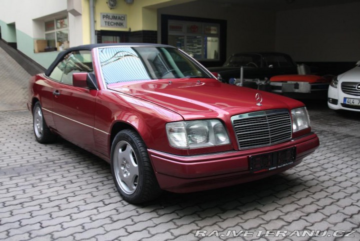 Mercedes-Benz 300 124 300 CE-24V 1993
