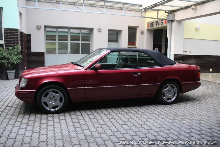 Mercedes-Benz 300 124 300 CE-24V 1993
