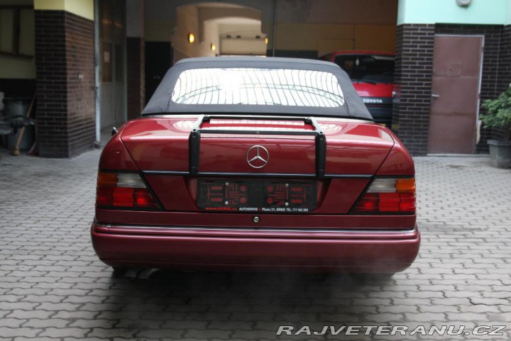 Mercedes-Benz 300 124 300 CE-24V 1993