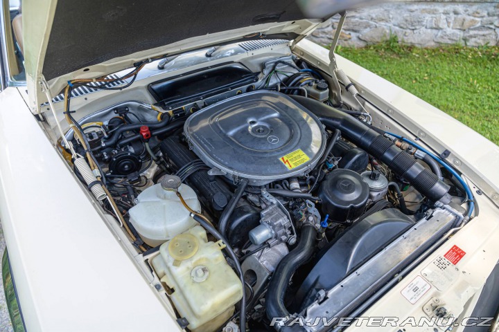 Mercedes-Benz 560 SL R107 1986