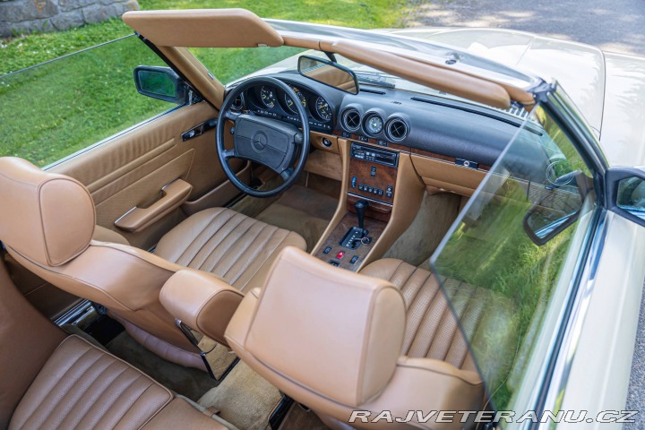 Mercedes-Benz 560 SL R107 1986