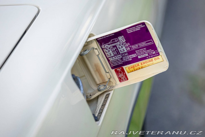 Mercedes-Benz 560 SL R107 1986