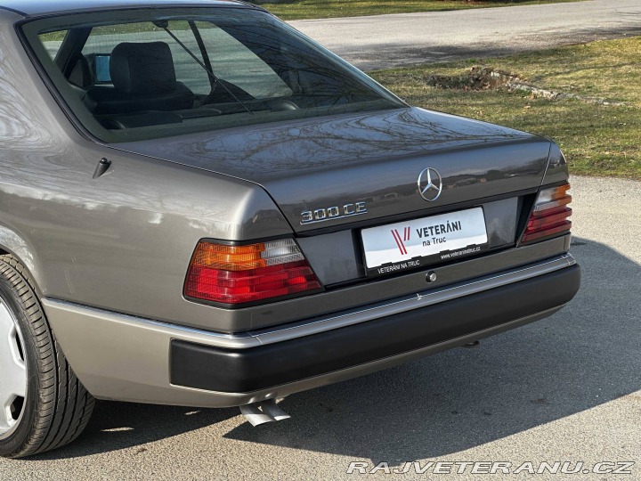 Mercedes-Benz 300 300CE W124 1989