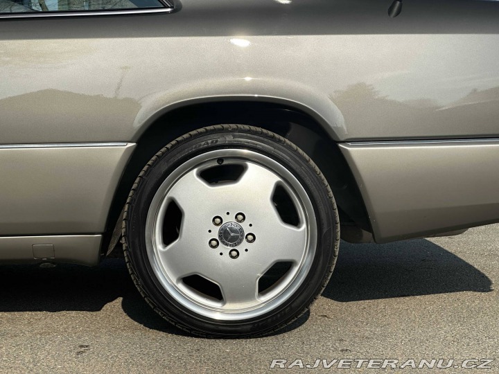 Mercedes-Benz 300 300CE W124 1989