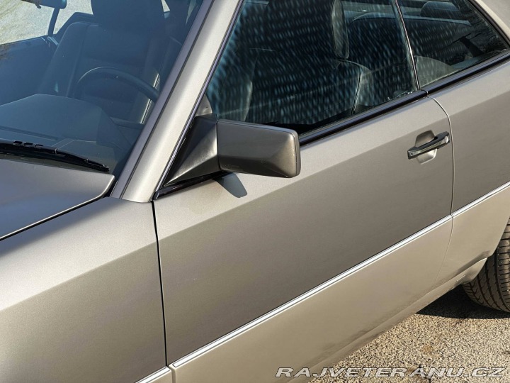 Mercedes-Benz 300 300CE W124 1989