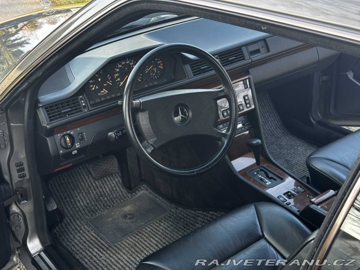 Mercedes-Benz 300 300CE W124 1989