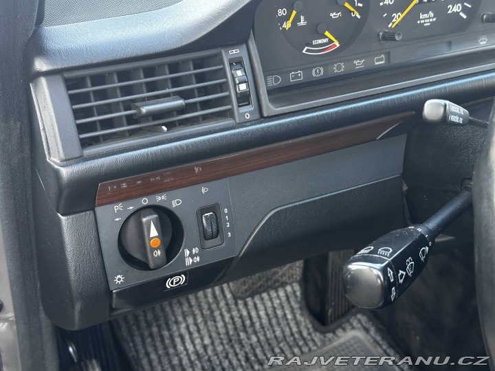 Mercedes-Benz 300 300CE W124 1989