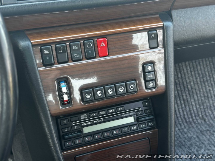 Mercedes-Benz 300 300CE W124 1989