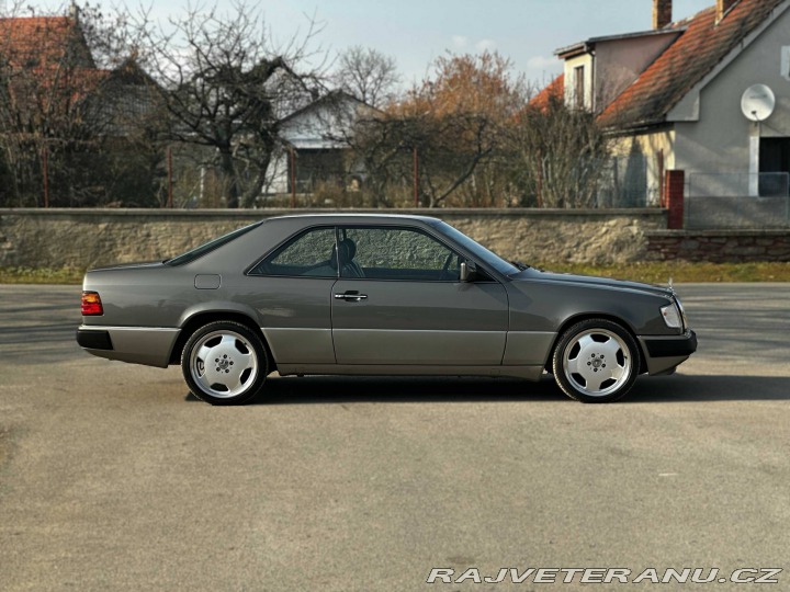 Mercedes-Benz 300 300CE W124 1989