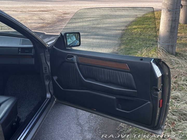 Mercedes-Benz 300 300CE W124 1989