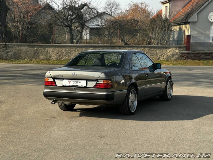 Mercedes-Benz 300 300CE W124 1989