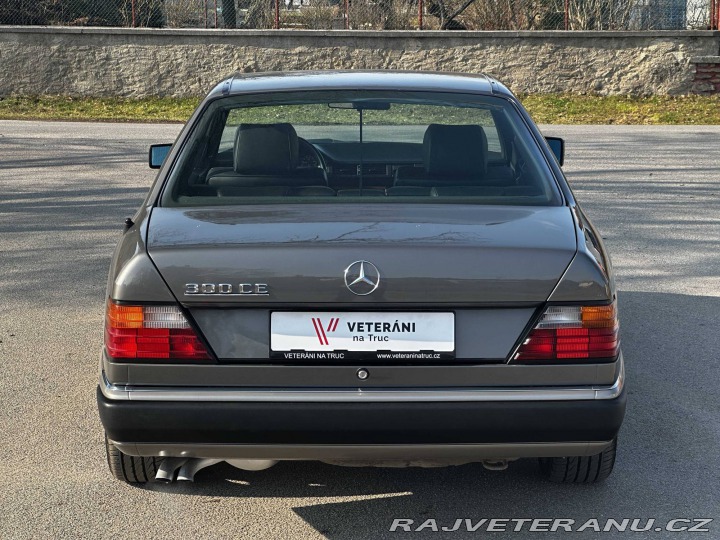 Mercedes-Benz 300 300CE W124 1989
