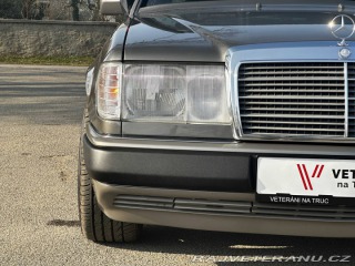 Mercedes-Benz 300 300CE W124 1989