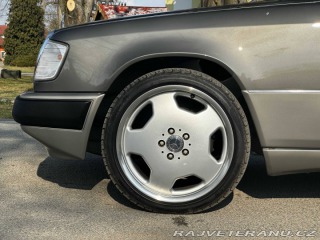 Mercedes-Benz 300 300CE W124 1989