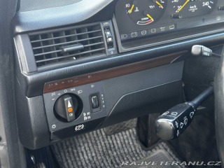 Mercedes-Benz 300 300CE W124 1989