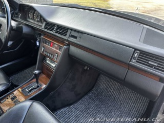 Mercedes-Benz 300 300CE W124 1989
