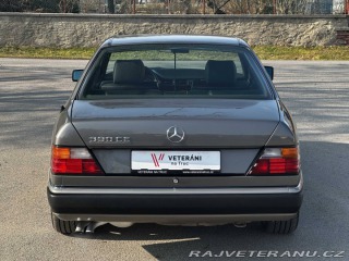 Mercedes-Benz 300 300CE W124 1989