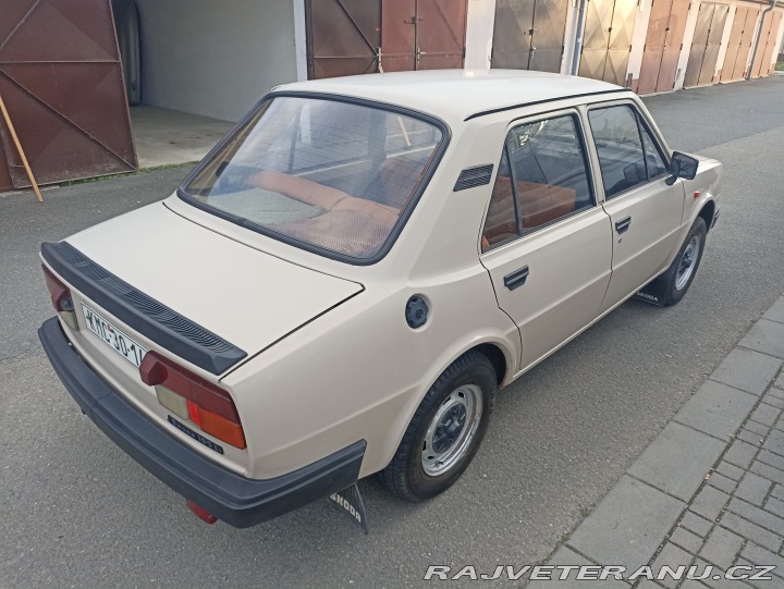 Škoda 105 1988