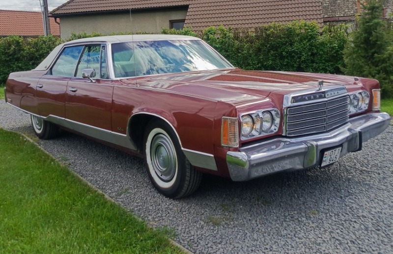 Chrysler New Yorker Brougham