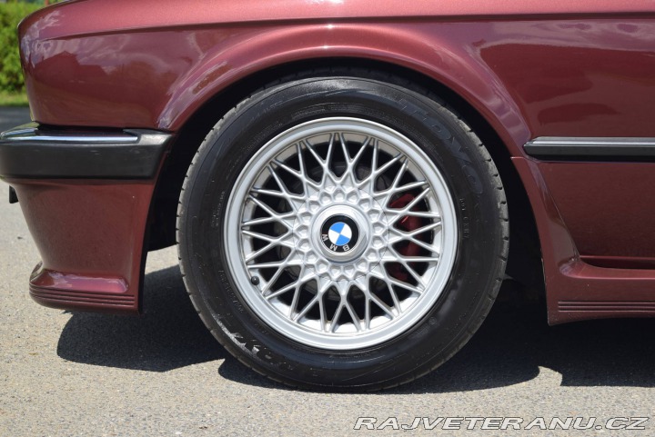 BMW 3 E30 325i 1983